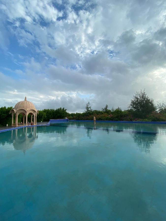 City The Village Beach Resort Laeja Exteriör bild